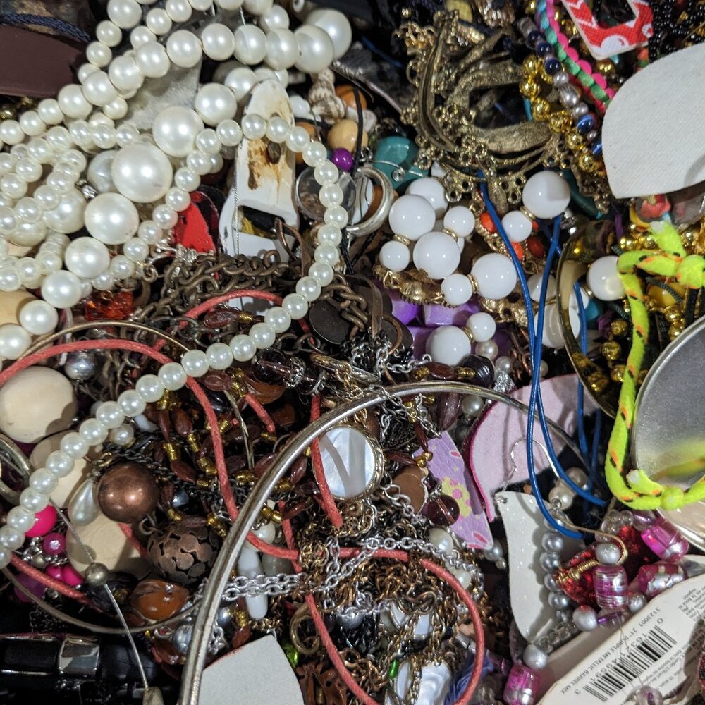 3lb Craft Jewelry Lot Mystery Box Harvest Repurpose Repair Upcycle Mixed Bulk - Picture 2 of 4